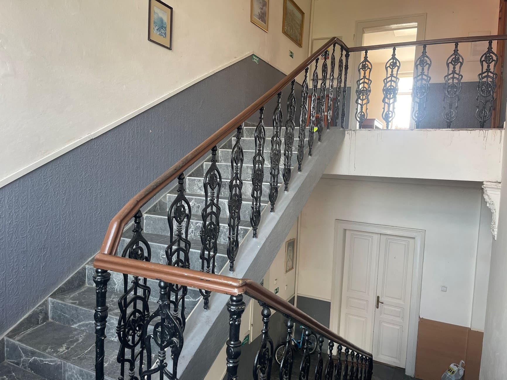 Historické schodiště hotelu